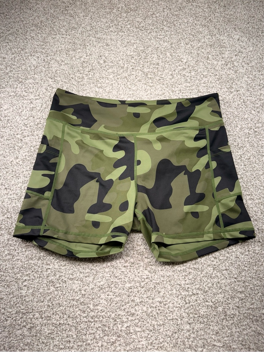 Womens ZYIA Active Green Black Camouflage Light n Tight Pocket Hustle Shorts XXL